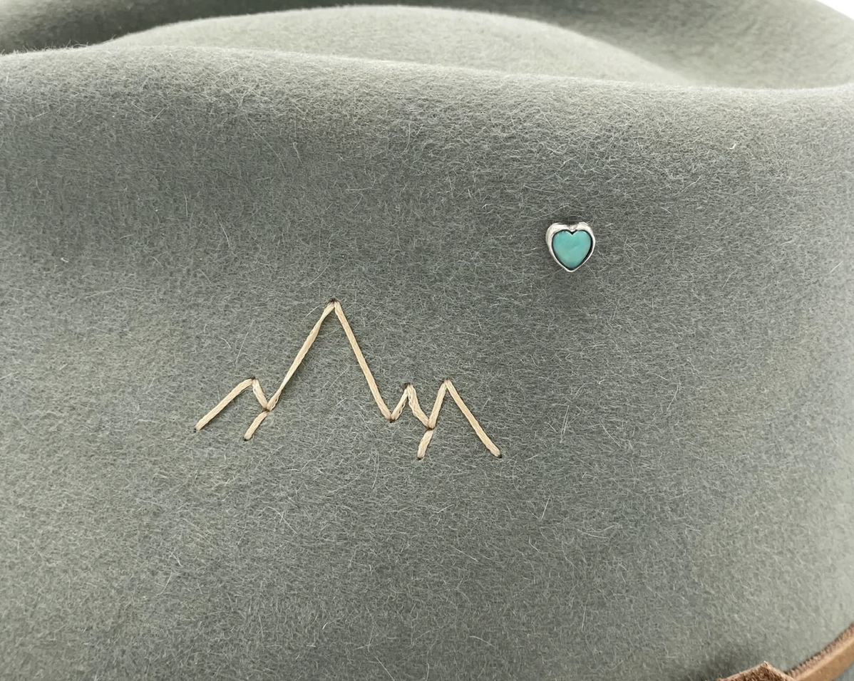 Natural Turquoise heart hat stud